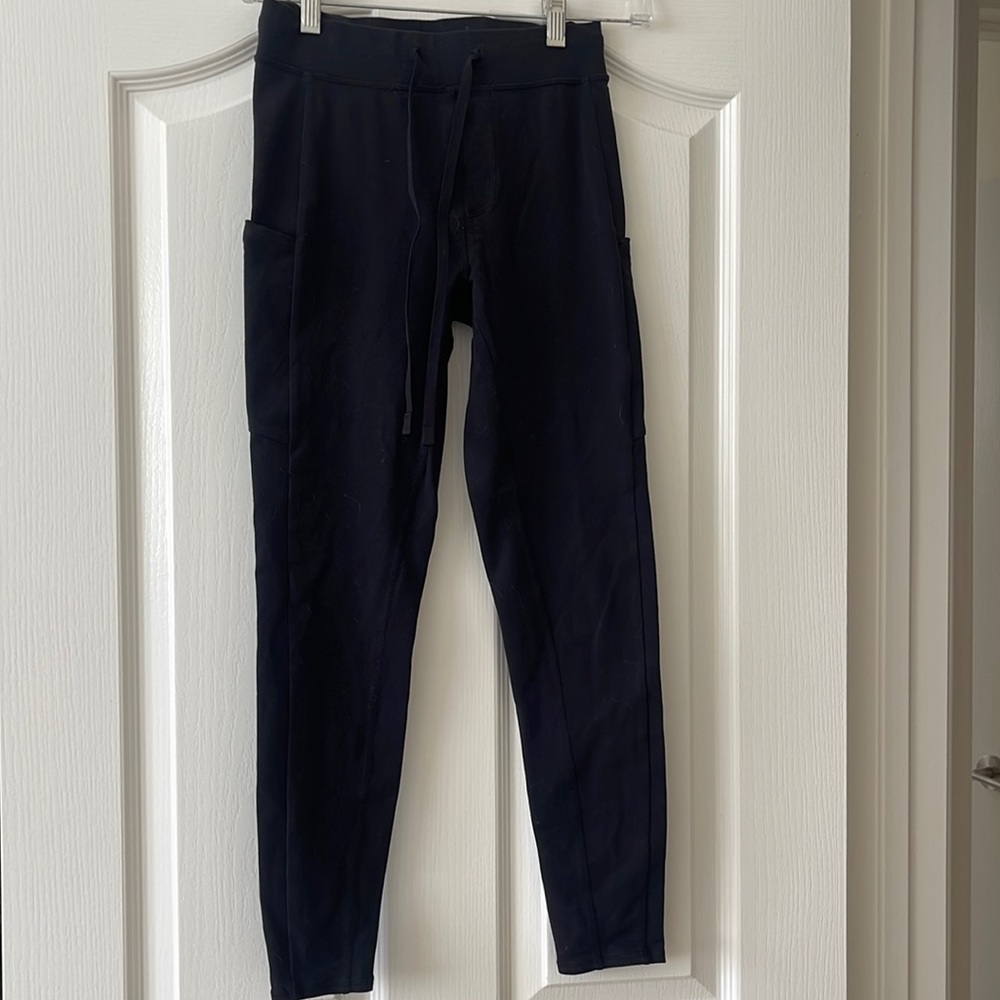 Alo leggings with pockets